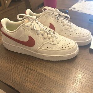 Women’s Nike court vision low sneakers sz 8.5